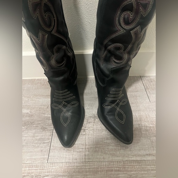 Steve Madden Lasso Women's Black
Embroidered Western Cowboy Boots - Picture 9 of 13
